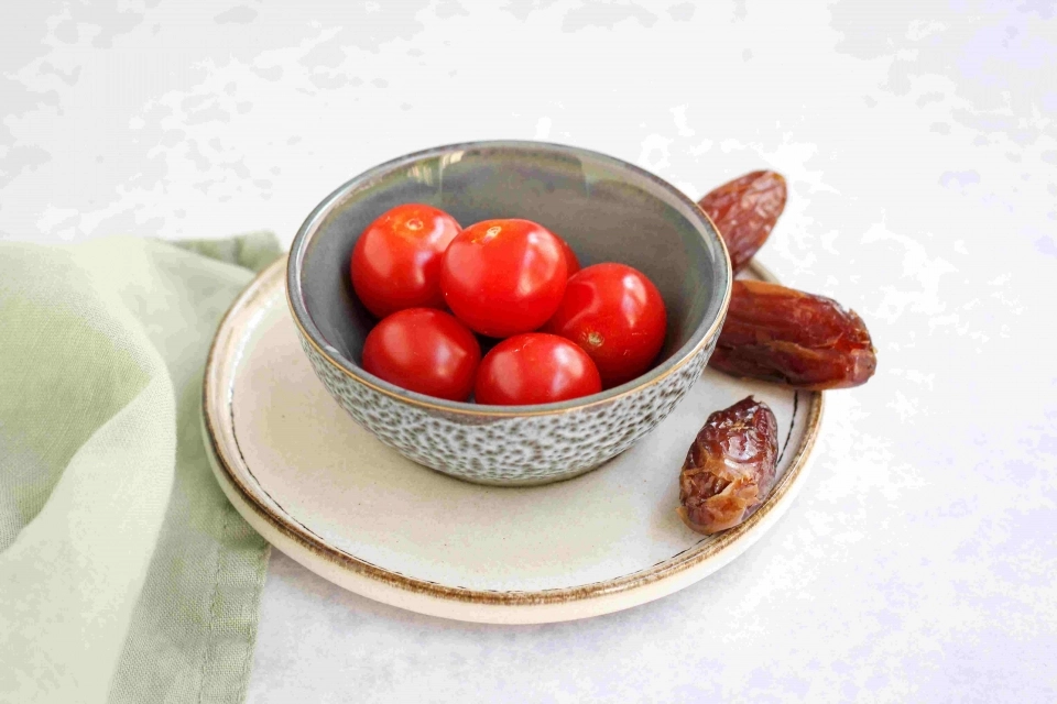 Dadels met cherry tomaatjes