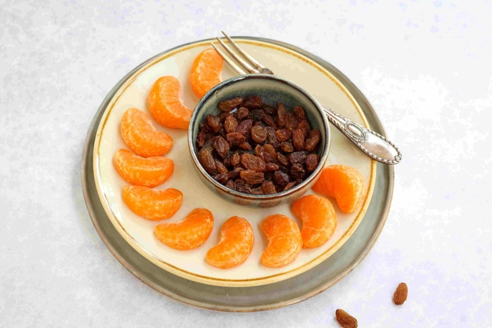 Mandarijn met rozijnen