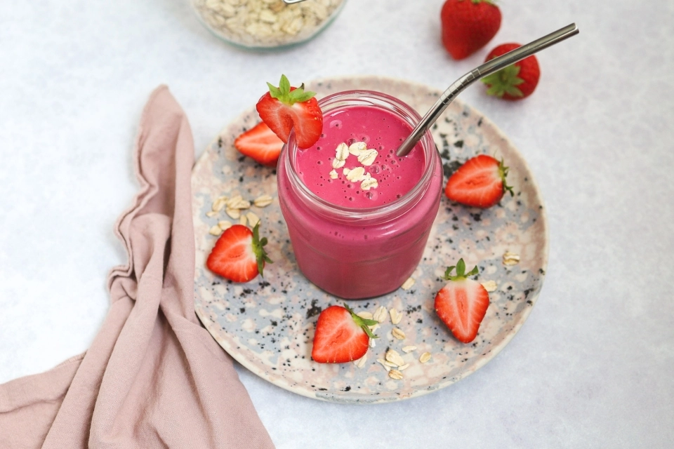 Proteïnerijke aardbeien & bieten smoothie