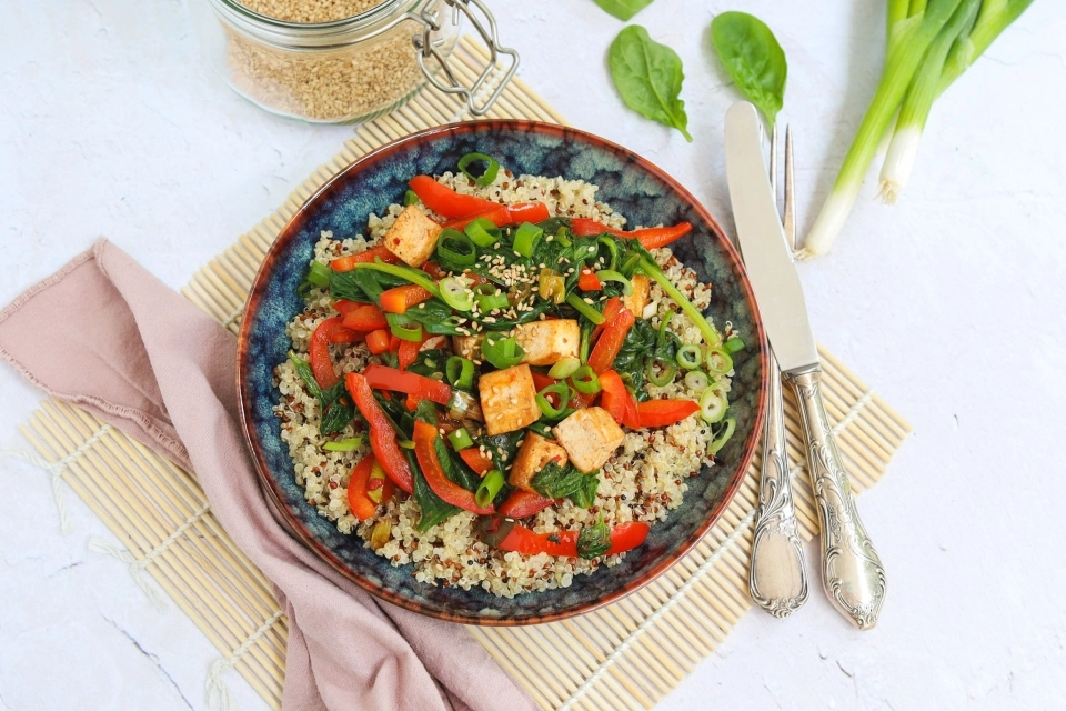 Quinoa met pittige tofu roerbak