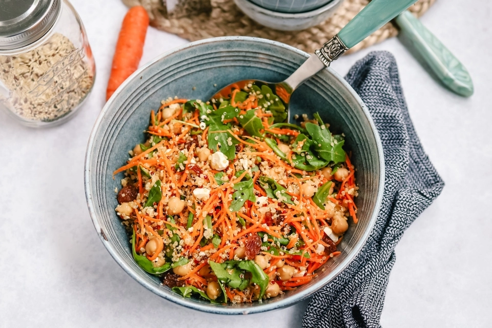 Quinoa maaltijdsalade met kikkererwten