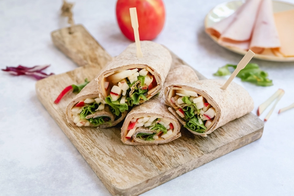 Wrap met kaas, kalkoenfilet & appel