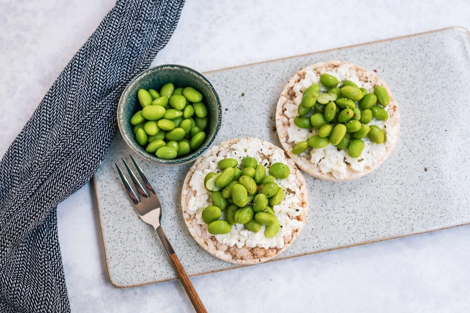 Maïswafels met cottage cheese & edamame boontjes