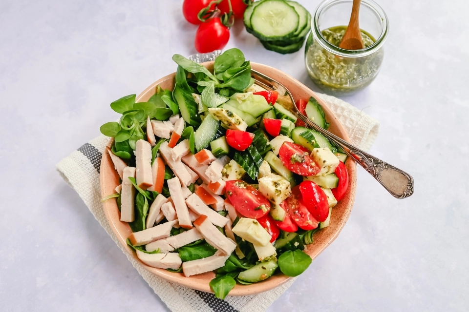 Caprese salade met kipreepjes
