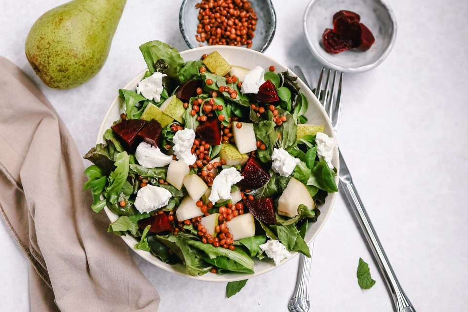 Linzensalade met peer, biet & geitenkaas