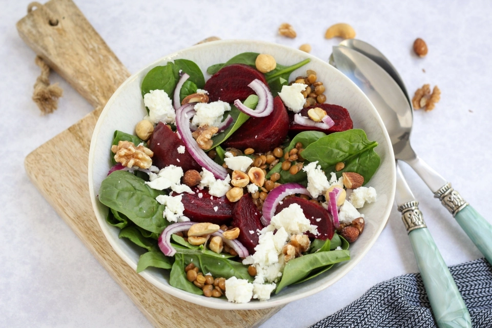 Linzensalade met rode biet