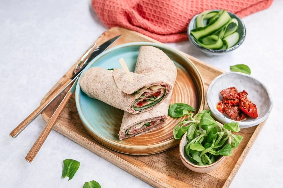 Wrap met hummus & rosbief