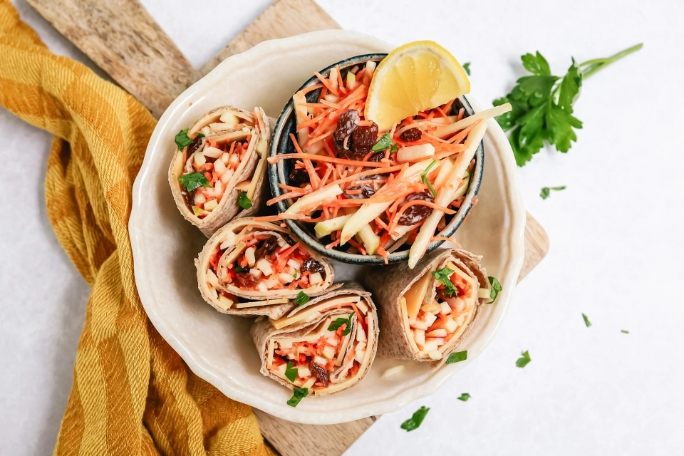 Wrap met kaas & appel-wortelsalade