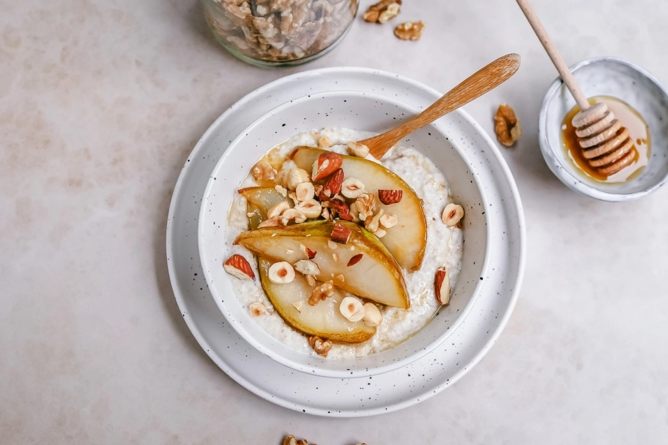Yoghurt met Brinta & gekarameliseerde peer