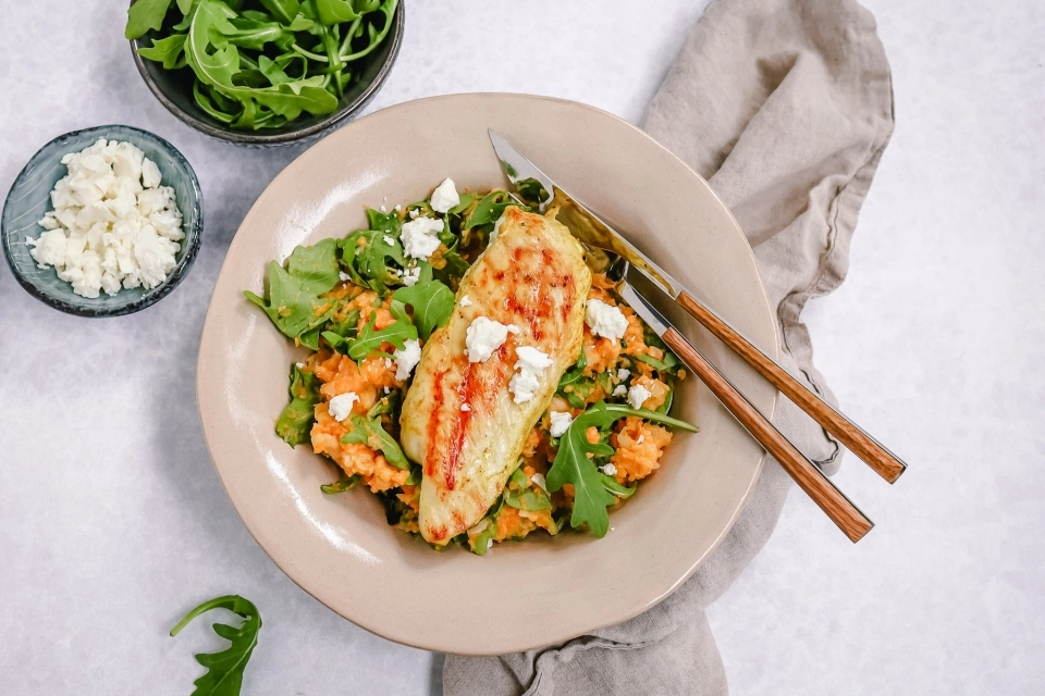 Zoete aardappel & bloemkool stamppot met kipfilet