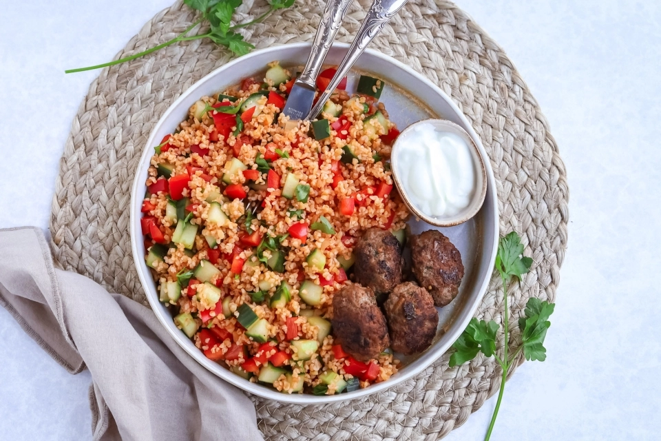 Bulgur salade met köfte
