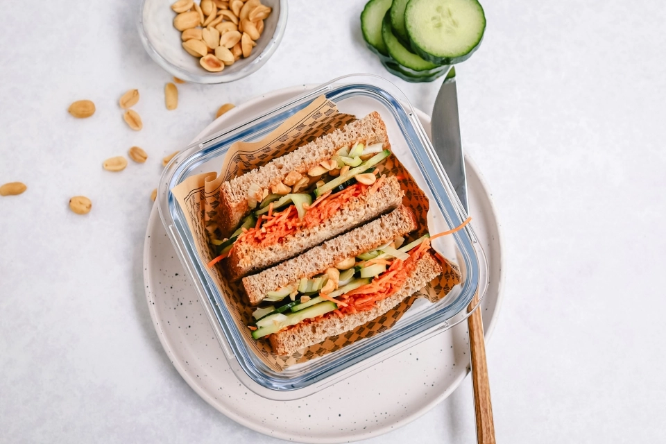 Sandwich met pindakaas & sambal