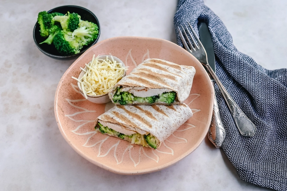 Wrap met broccoli, kip & kaas