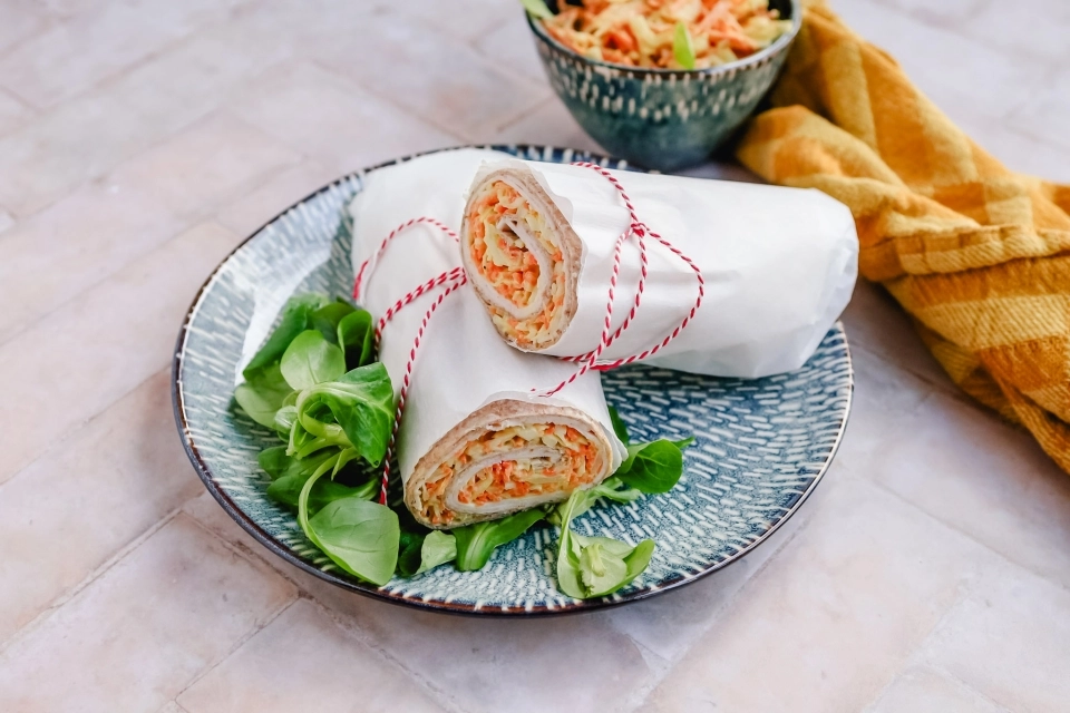 Wrap met kalkoenfilet en kerrie-koolsalade