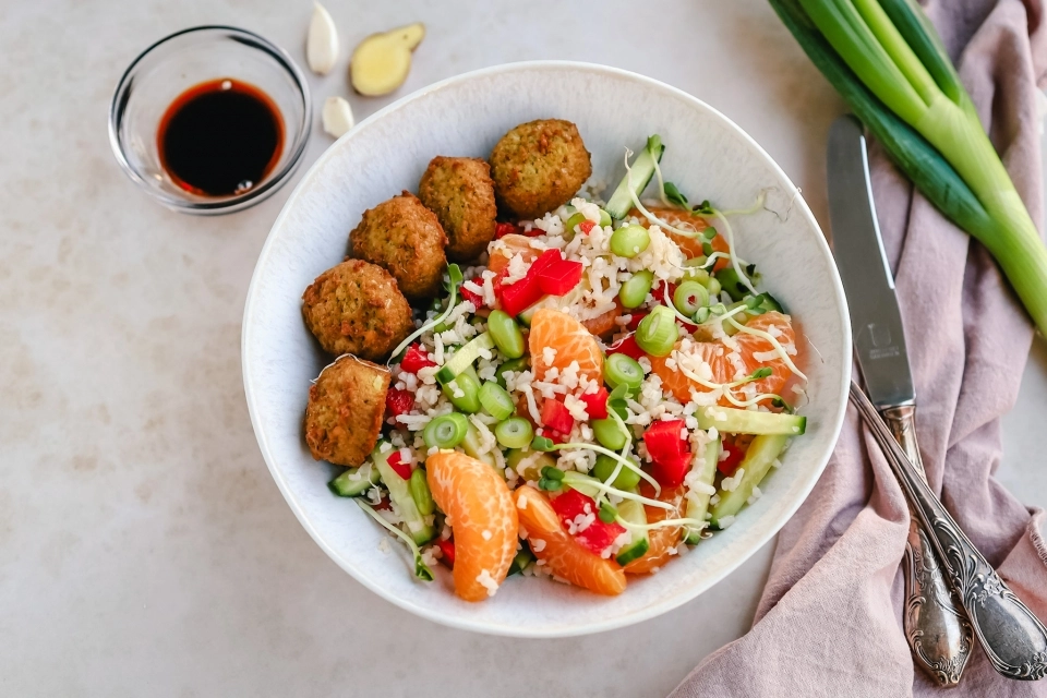 Rijstsalade met falafel & mandarijn