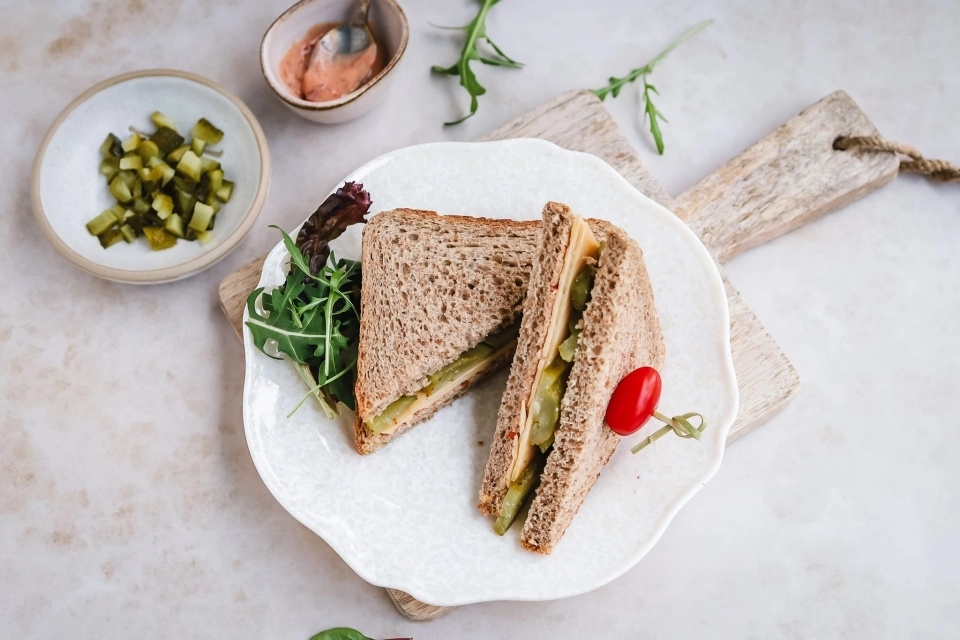 Sandwich met kaas & sambal-mayonaise