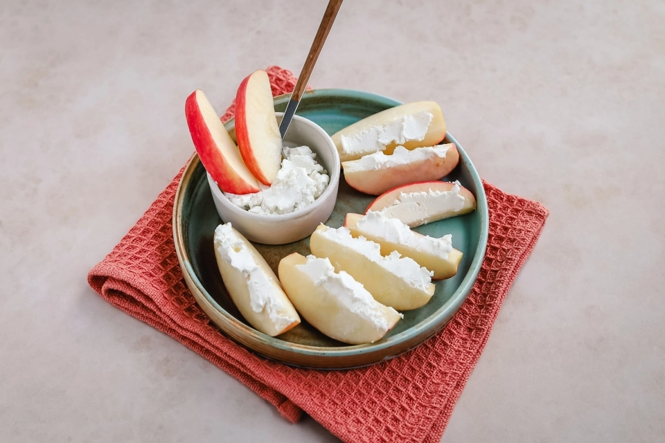 Partjes appel met geitenkaasspread