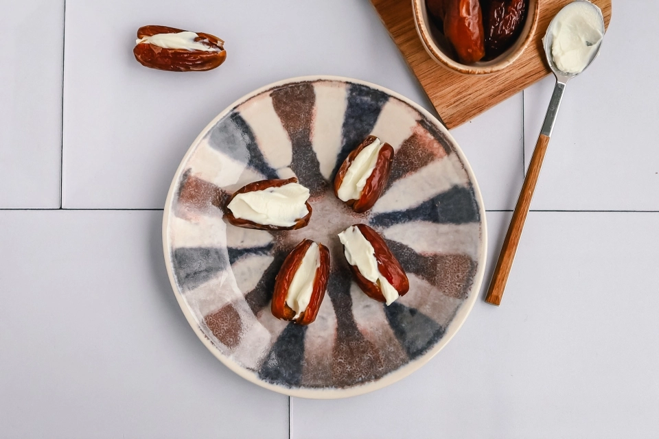 Dadels gevuld met zuivelspread