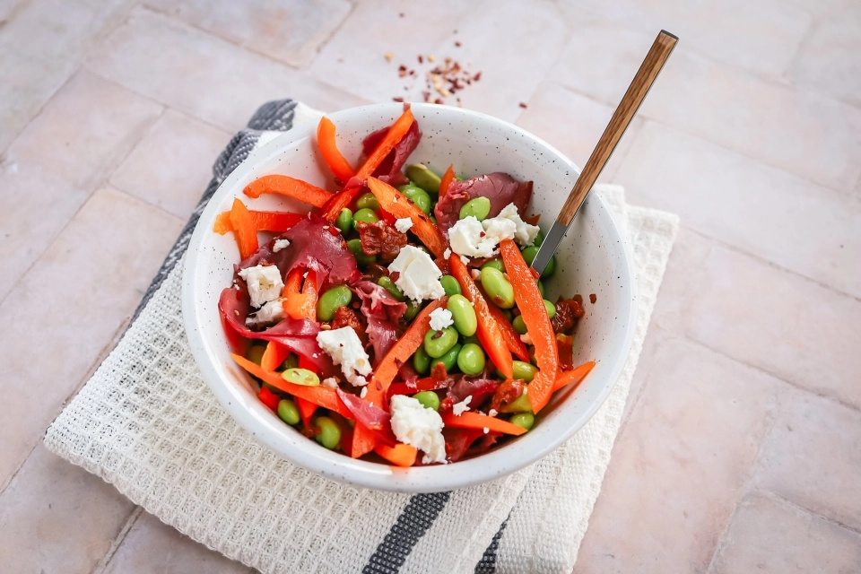 Edamame salade met rookvlees & feta