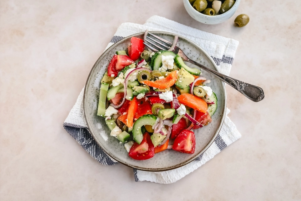 Griekse salade met avocado
