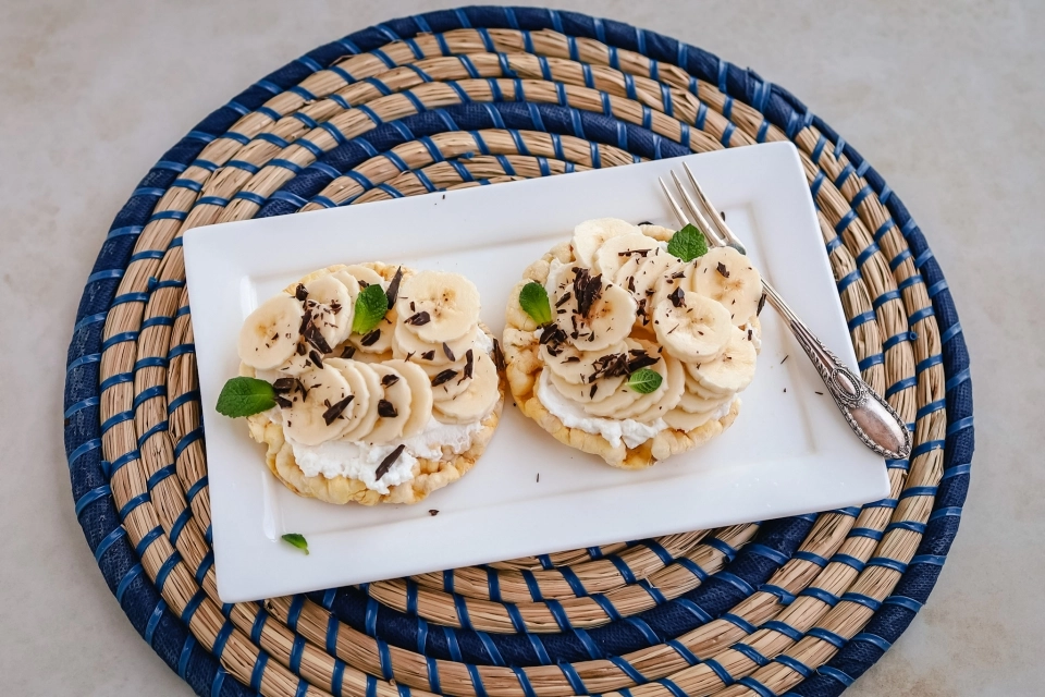 Maïswafels met ricotta, banaan & pure chocolade