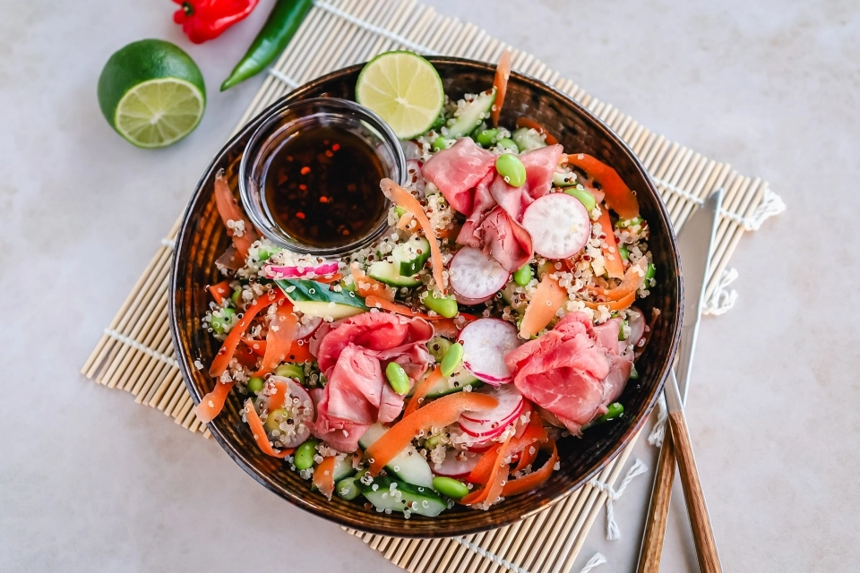 Quinoasalade met rosbief & pittige dressing