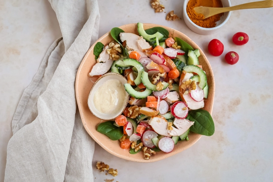 Salade met gerookte kip & ras el hanout dressing