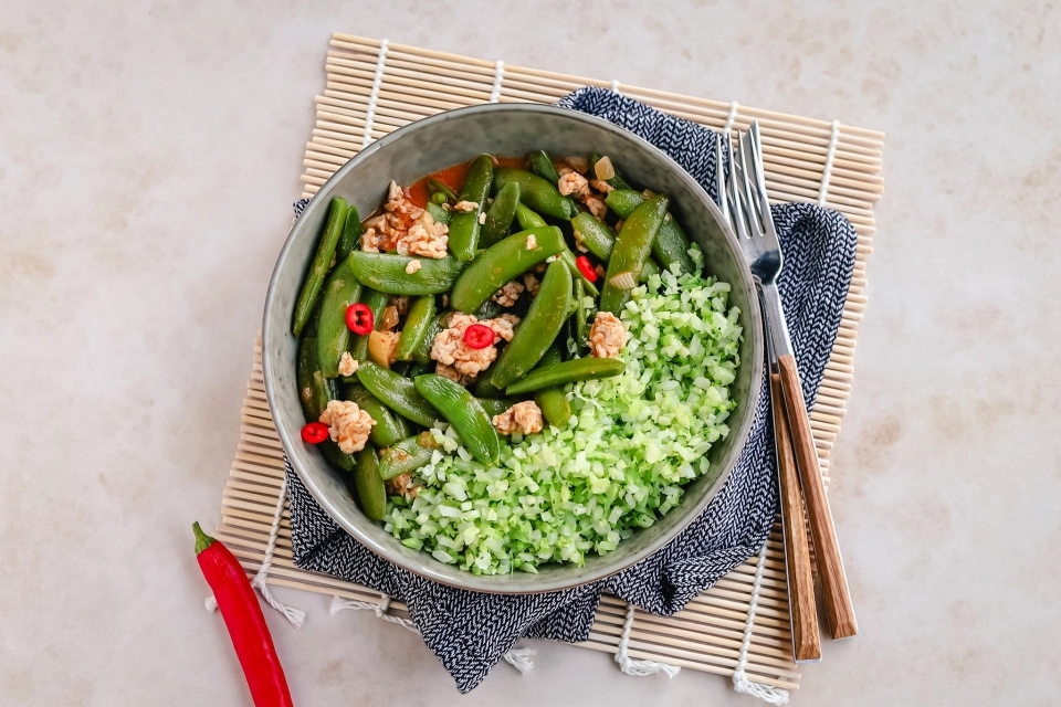 Curry met kipgehakt & broccolirijst