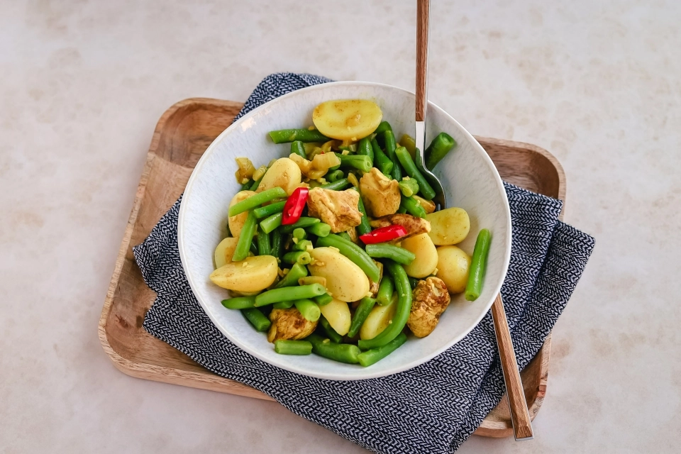 Kip kerrie met krieltjes & sperziebonen