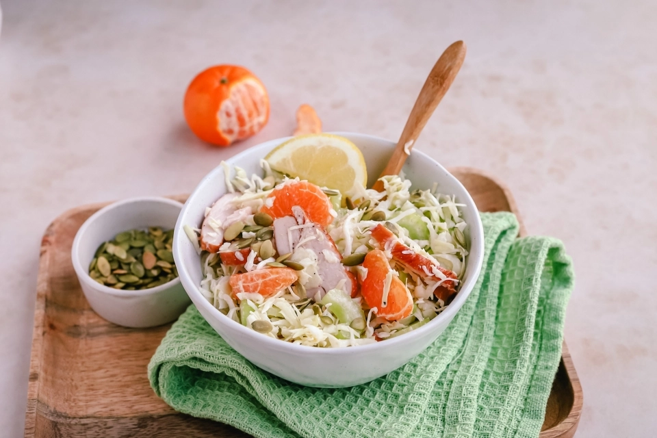 Spitskool salade met gerookte kip & mandarijn