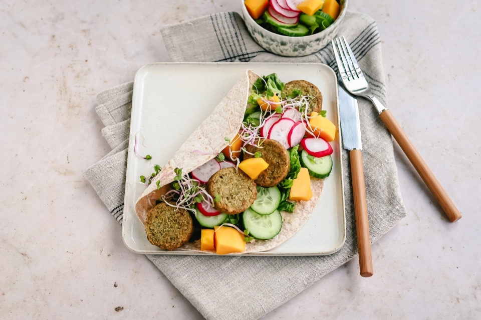 Falafel wrap met mango