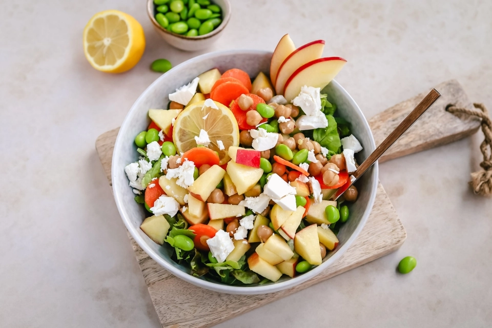 Salade met appel, kikkererwten & edamame boontjes
