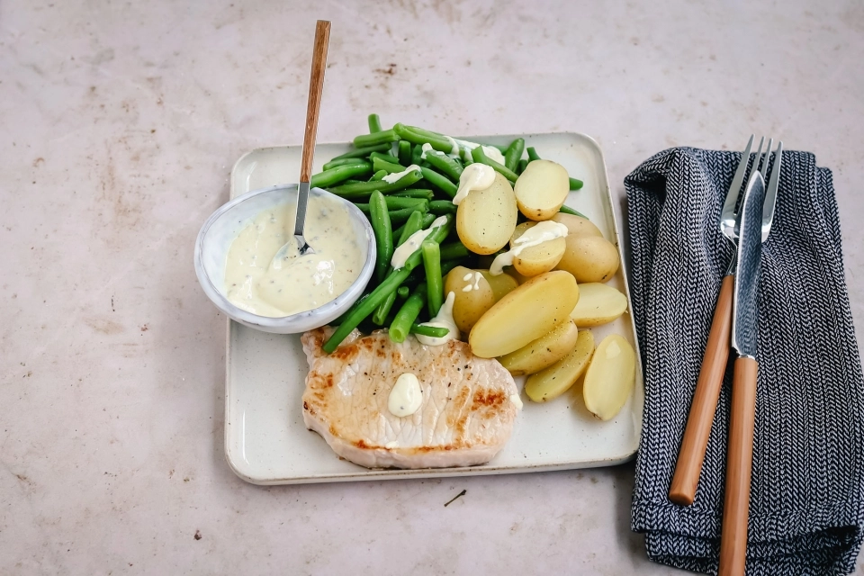 Varkensfiletlapje met krieltjes & mosterdsaus
