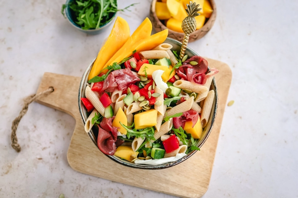 Pastasalade met mango & rookvlees