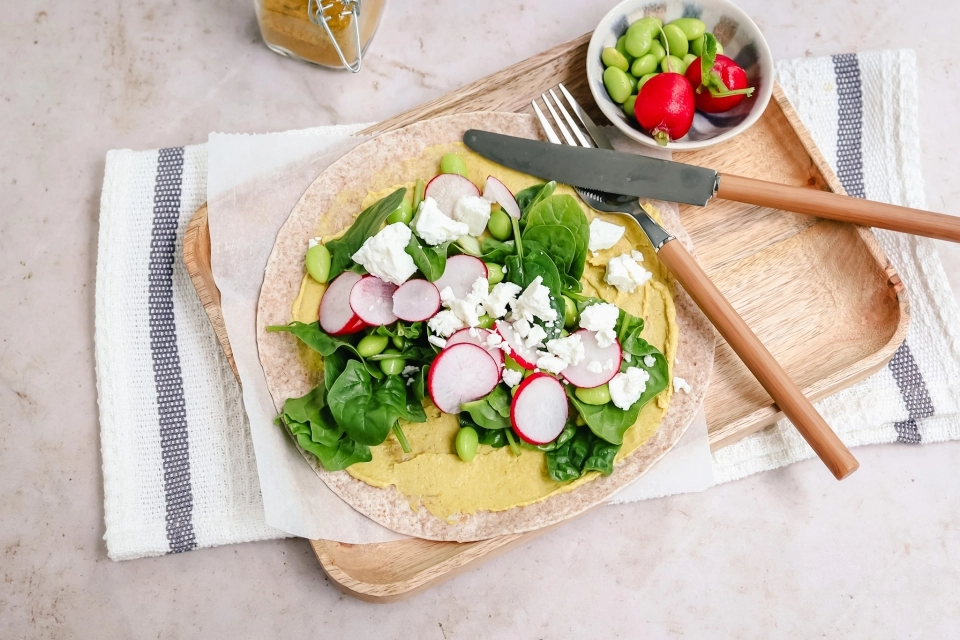 Wrap met kerrie-hummus & edamame boontjes