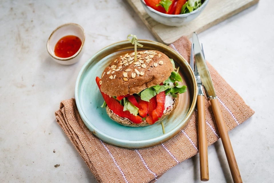 Broodje met chili-zuivelspread