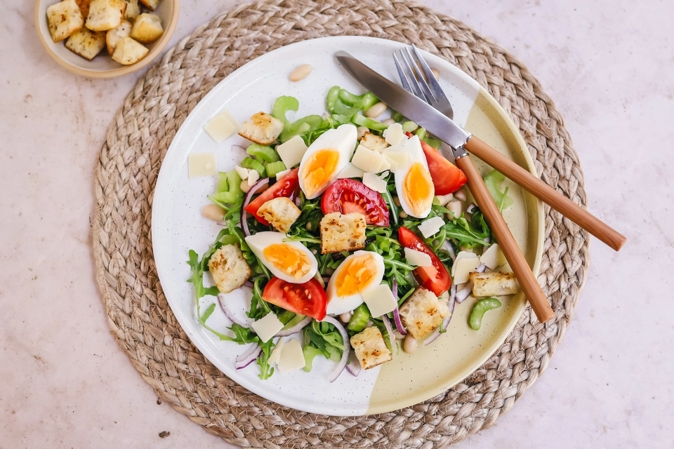 Cannellini bonen salade met ei & croutons