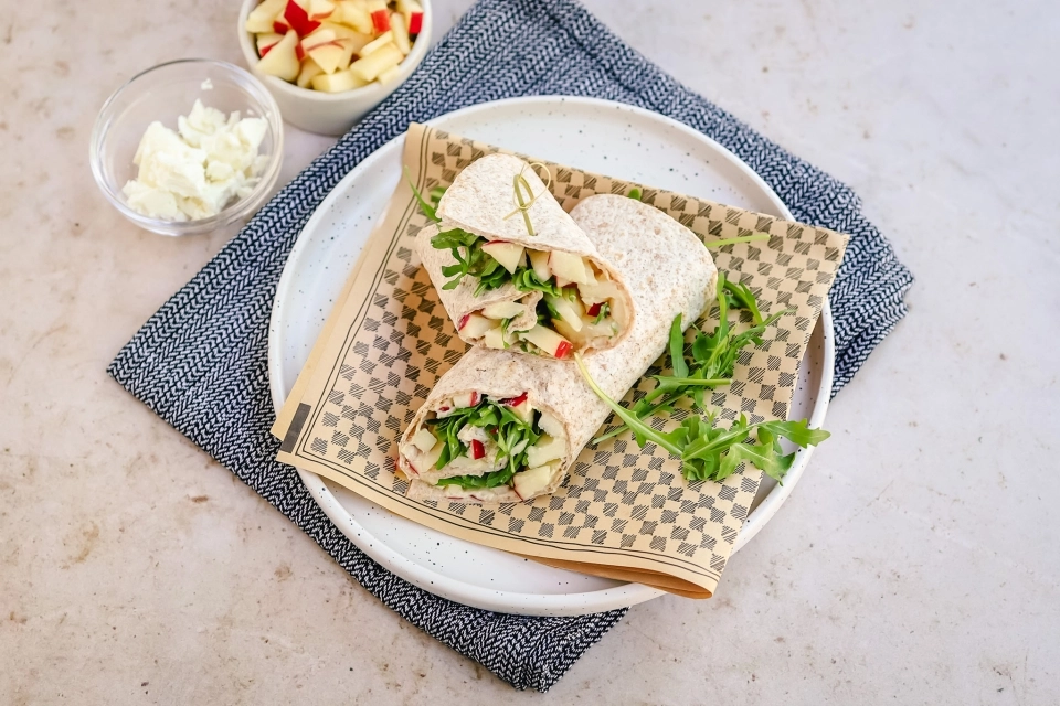 Wrap met hummus, feta & appel