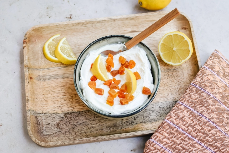 Frisse citroenkwark met abrikozen