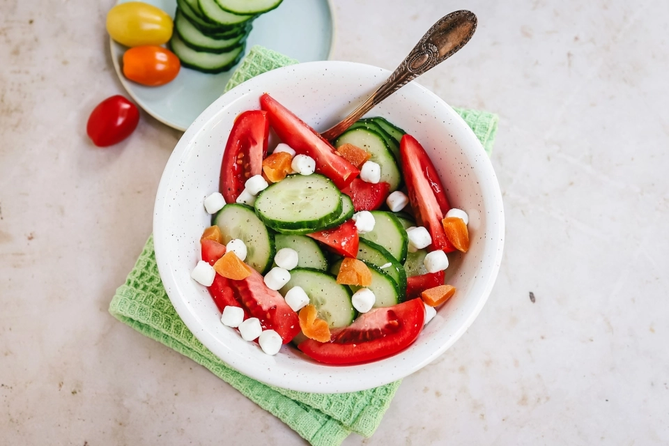 Salade van geitenkaas bolletjes & abrikozen