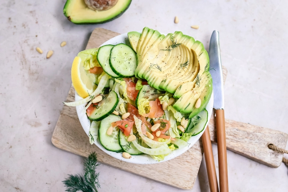 Salade met venkel, gerookte zalm & avocado