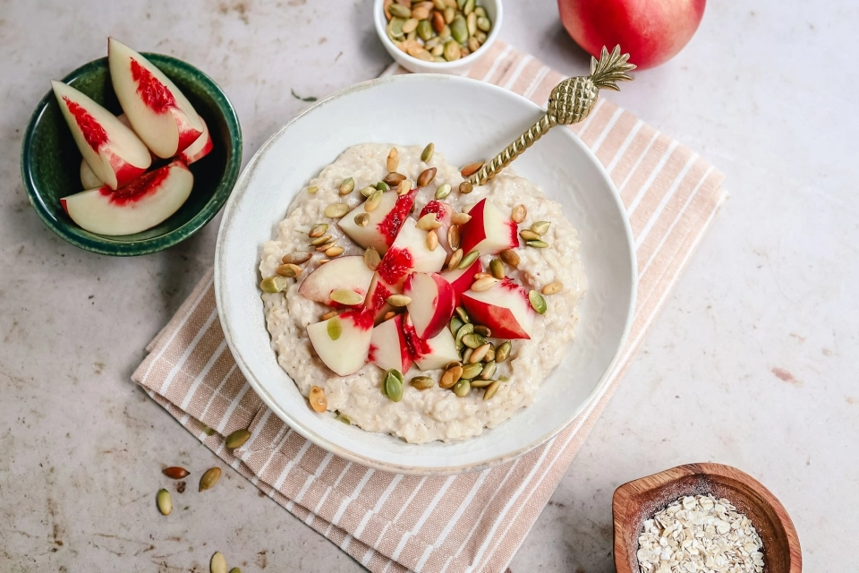 Havermout met perzik & pompoenpitten