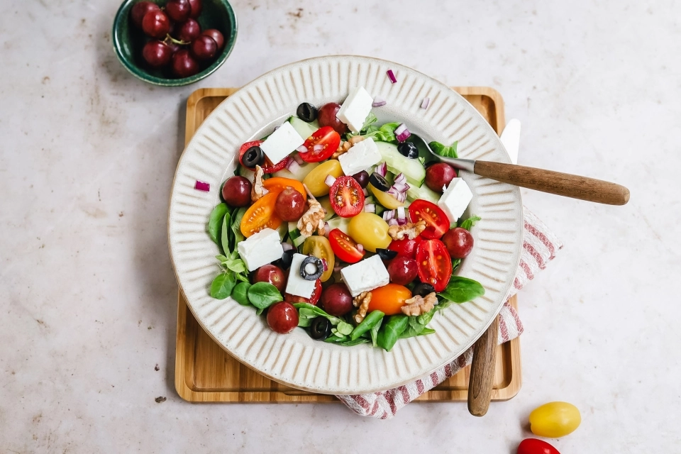 Salade met feta, druiven & olijven