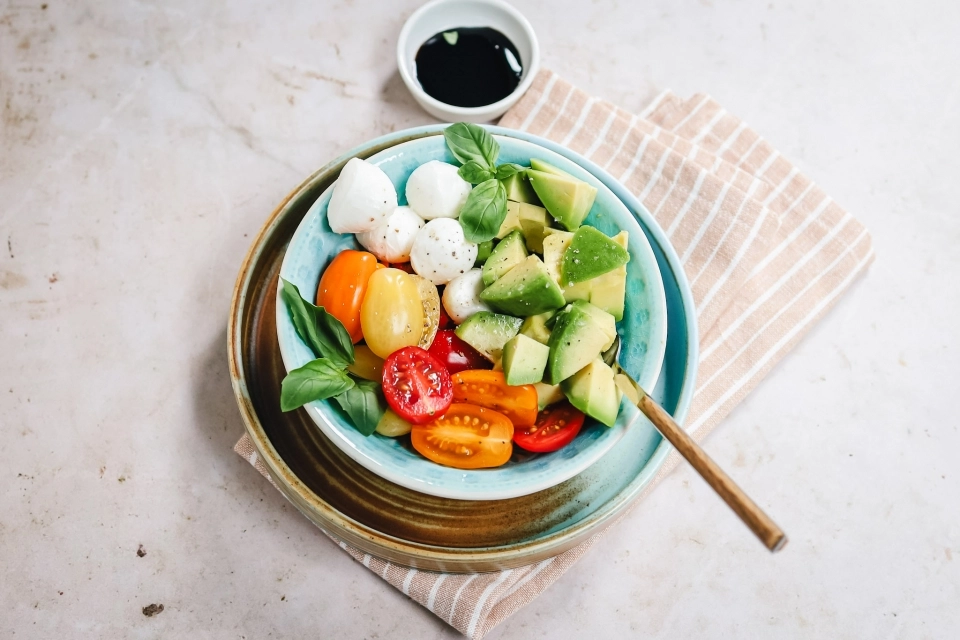 Tomaat & avocado caprese