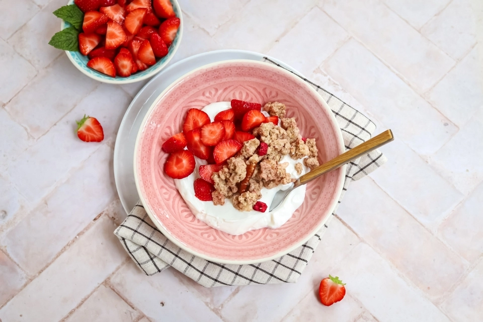 Kwark met muesli & aardbeien