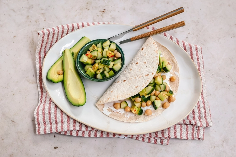 Wrap met zuivelspread & kikkererwten salade