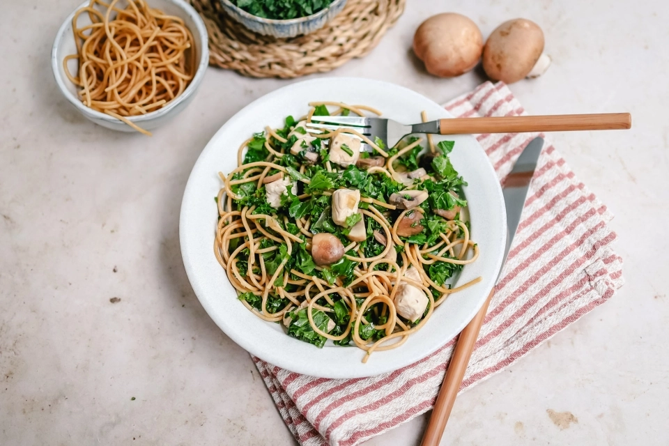 Spaghetti met kip, champignons & boerenkool