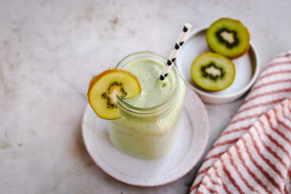 Avocado & kiwi shake
