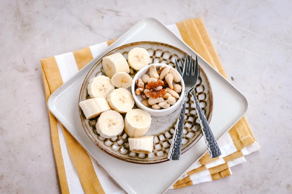 Banaan met handje noten