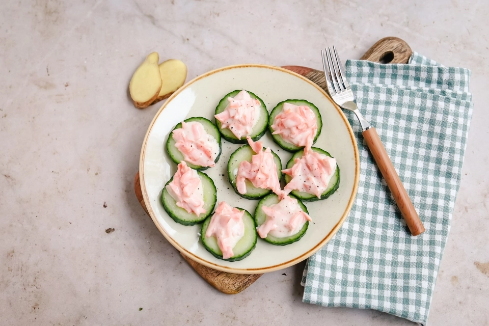 Komkommer met wortel & gemberspread